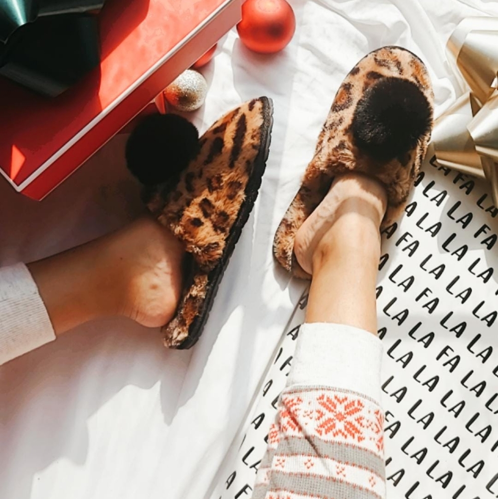 🆕️Holiday Collection//LEOPARD SLIPPERS - Picture 8 of 9